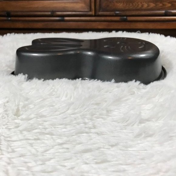 NWOT Wilson Bunny Non-Stick Baking Pan - Picture 7 of 10